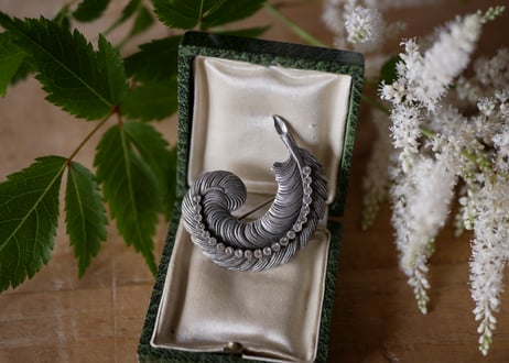 PLUME  羽根のブローチ　フランスヴィンテージ　ブロカントのある暮らし