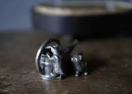 ピューター製　猫とジョウロ　フランスアンティーク　サイン入り　ブロカント　オブジェ