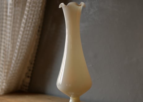 オパリンガラス　フラワーベース　BLANC　フランスヴィンテージ　ブロカント