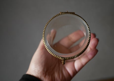 筒状　ガラスのジュエリーボックス，パウダーボックス　フランスアンティーク　アンティークのある生活