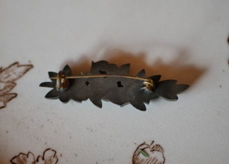 フランスアンティーク　黒いジュエリー　モーニングブローチ