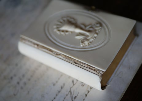 フランスアンティーク　聖書　聖杯　アイボリー