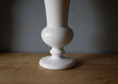 白いフラワーベース　フランスヴィンテージ　ブロカントのある暮らし　花器