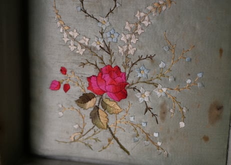 玉杢模様　ジュエリーボックス　シルクの花刺繍　ジュエリーボックス　フランスアンティーク　アンティークボックス　ブロカントのある暮らし