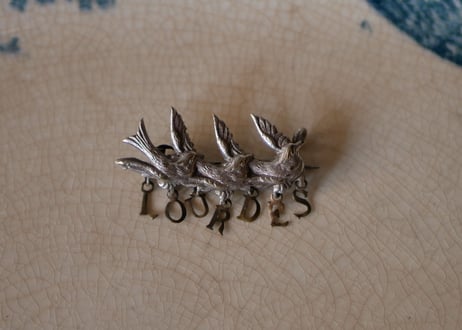 French antique & brocante ツバメのブローチ フランスアンティーク