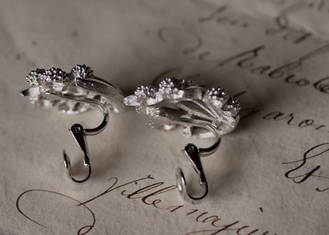 Mimosa, Trifari earring