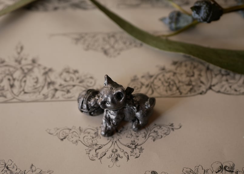 ピューター製 小さなオブジェ 置物 ネコ フランスアンティーク 猫