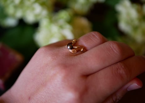 Black pearl + hand , Ring