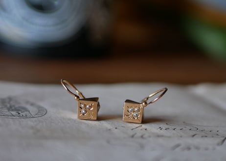 FE-05  antique 18K dormeuse shamrock earring