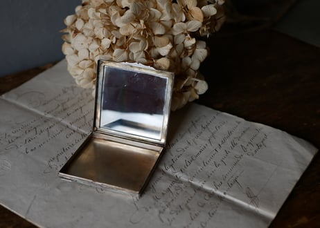 Compact mirror