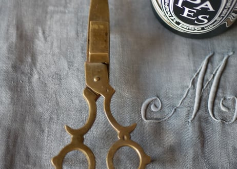 candle snuffer