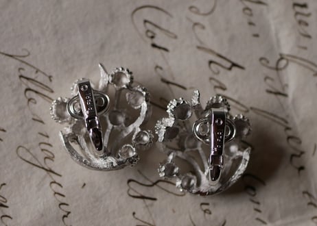 Mimosa, Trifari earring