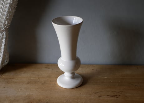 白いフラワーベース　フランスヴィンテージ　ブロカントのある暮らし　花器