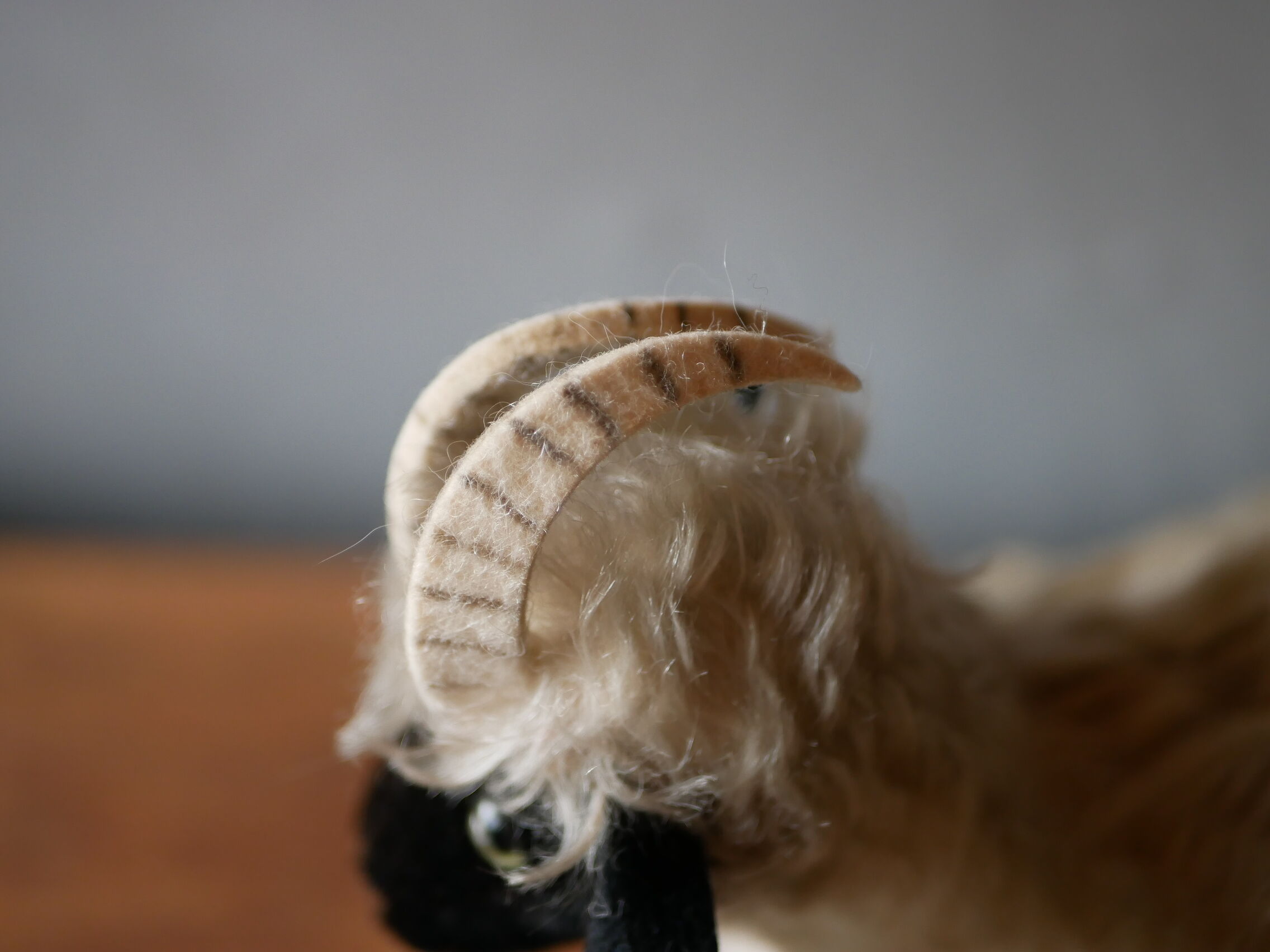 シュタイフ アンティーク ヤギ Steiff ”Mountain Sheep Snucki”