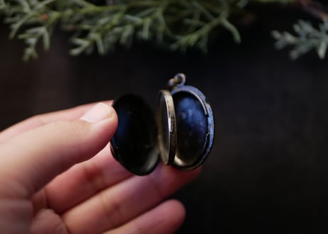 モノグラム　ロケットペンダント　フランスアンティーク　アンティークのある暮らし　ネックレストップ