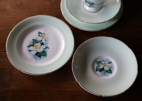 Royal Grafton ロイヤルグラフトン トリオ 英国ヴィンテージ　カップ＆ソーサー