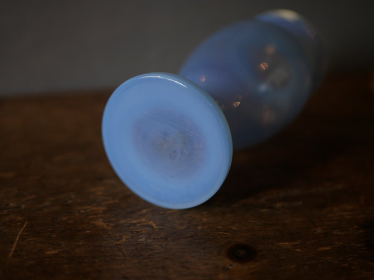 オパリン ライトブルーのフラワーベース 花器 花瓶 フランス