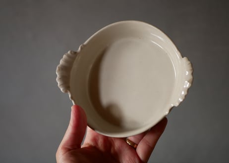 plate with wings