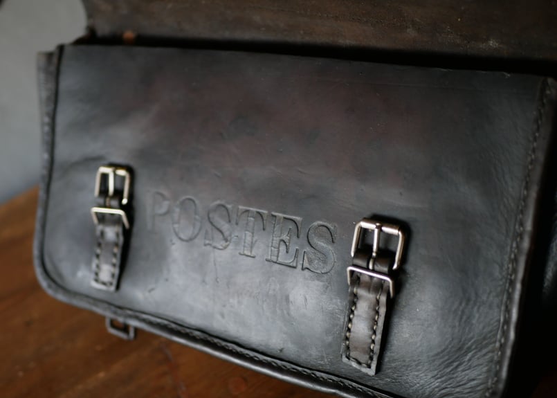 POSTES アンティーク 郵便配達員の古いレザーバッグ フランス