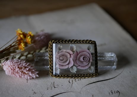 ローズ　lucite Brooch　ルーサイトブローチ　フランスヴィンテージ　ブロカント