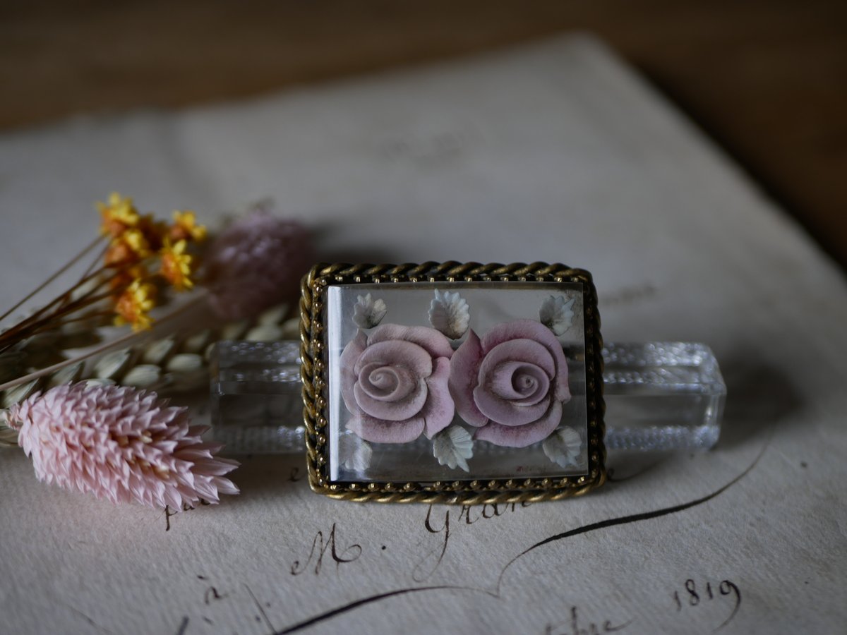 ローズ lucite Brooch ルーサイトブローチ フランスヴィンテージ