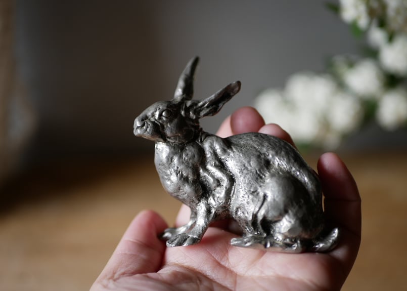 ウサギのオブジェ ブロンズ フランスアンティーク ブルターニュ地方 ウサギのオブジェ ブロンズ フランスアンティーク ブルターニュ地方