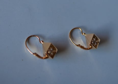 FE-05  antique 18K dormeuse shamrock earring