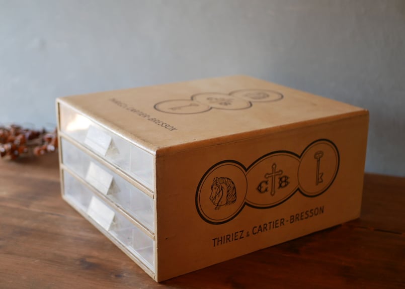 フランスアンティーク　カルティエブレッソン　ペーパーボックス　中箱入り　取手付き フランスアンティーク カルティエブレッソン ペーパーボックス