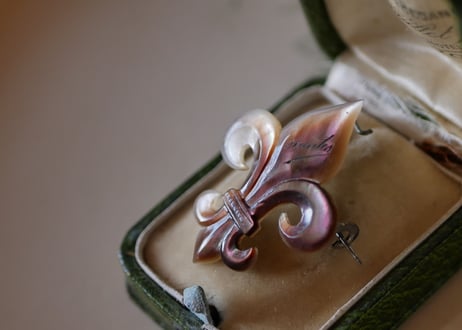 fleur-de-lis　brooch