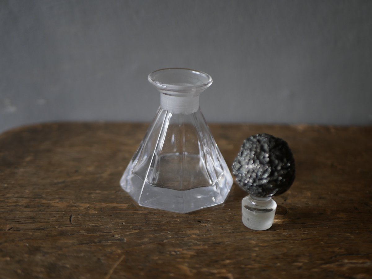 フランスアンティーク　パウダー　ボトル　パフューム パフュームボトル 香水瓶 フランスブロカント アンティークのある