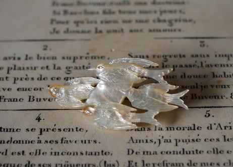 tsubame  brooch