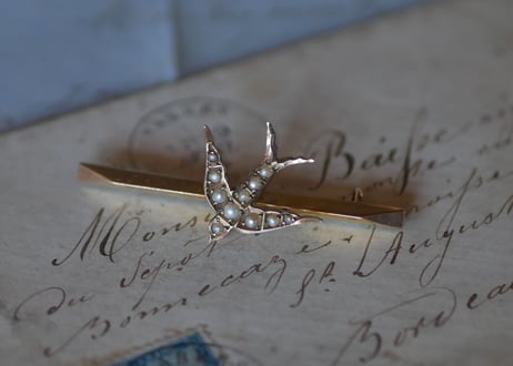 9K swallow brooch