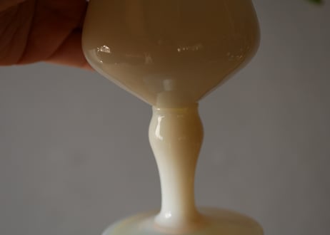 オパリンガラス　フラワーベース　BLANC　フランスヴィンテージ　ブロカント
