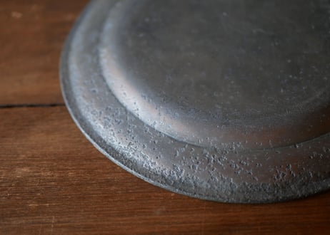 B pewter plate
