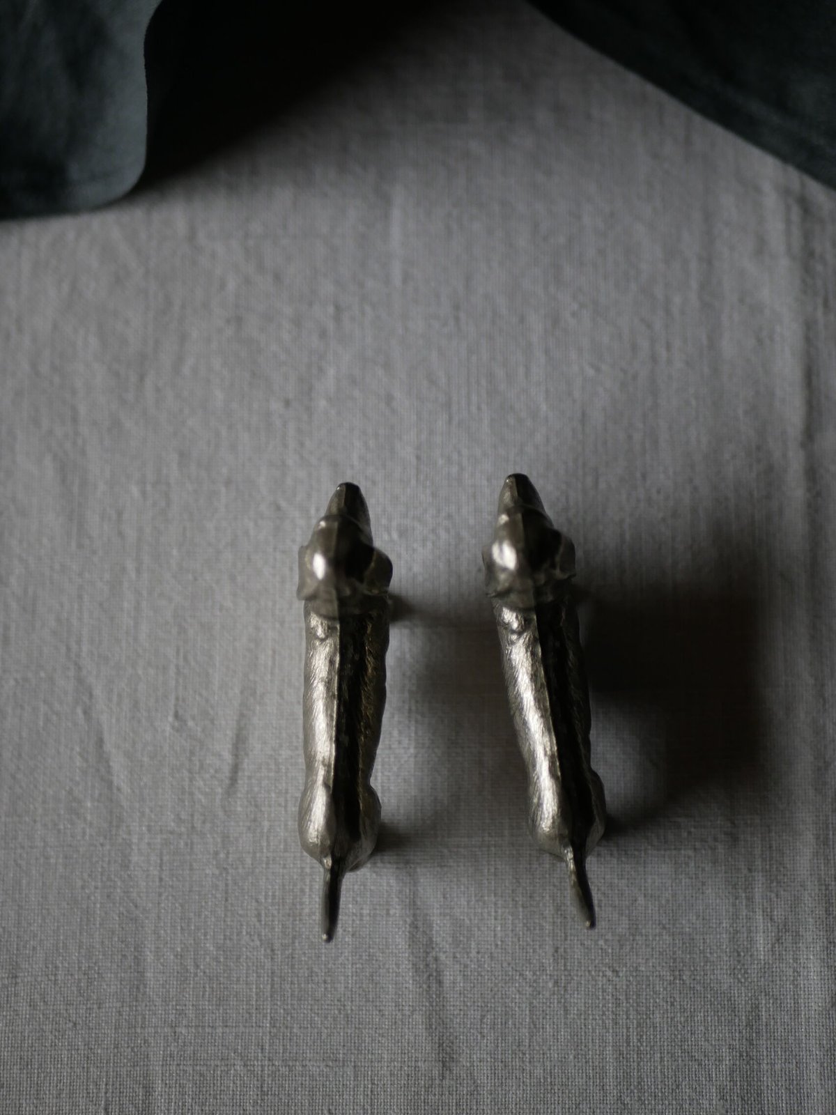 【D】犬のトレイ/アスティエ・ブロカント/フランスアンティーク 犬フェイス真鍮トレイ – France Antique 銀色アンティーク