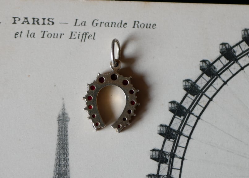 純銀 ホースシュー ガーネット ペンダントトップ ヨーロッパ