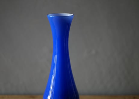 ロイヤルブルーのフラワーベース　フランスヴィンテージ　ブロカントのある暮らし