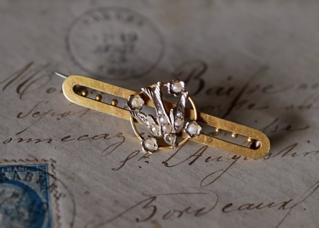 9K seed pearl , swallow brooch