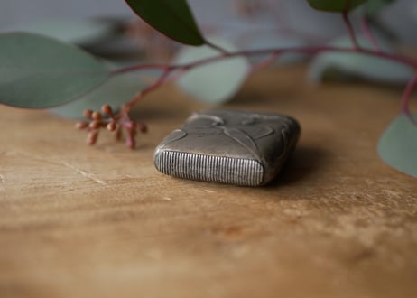 ユーカリデザイン　アンティークのライター　フランスアンティーク　ブロカントのある生活
