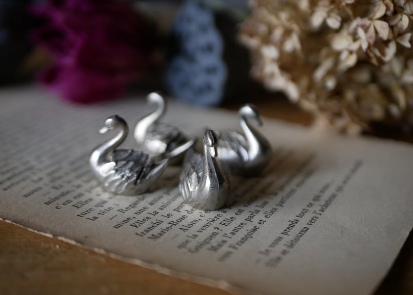 【お65】16 フランス　アンティーク　スワン　カード立て　蚤の市 スワン カードスタンド 白鳥 刻印入り フランスヴィンテージ