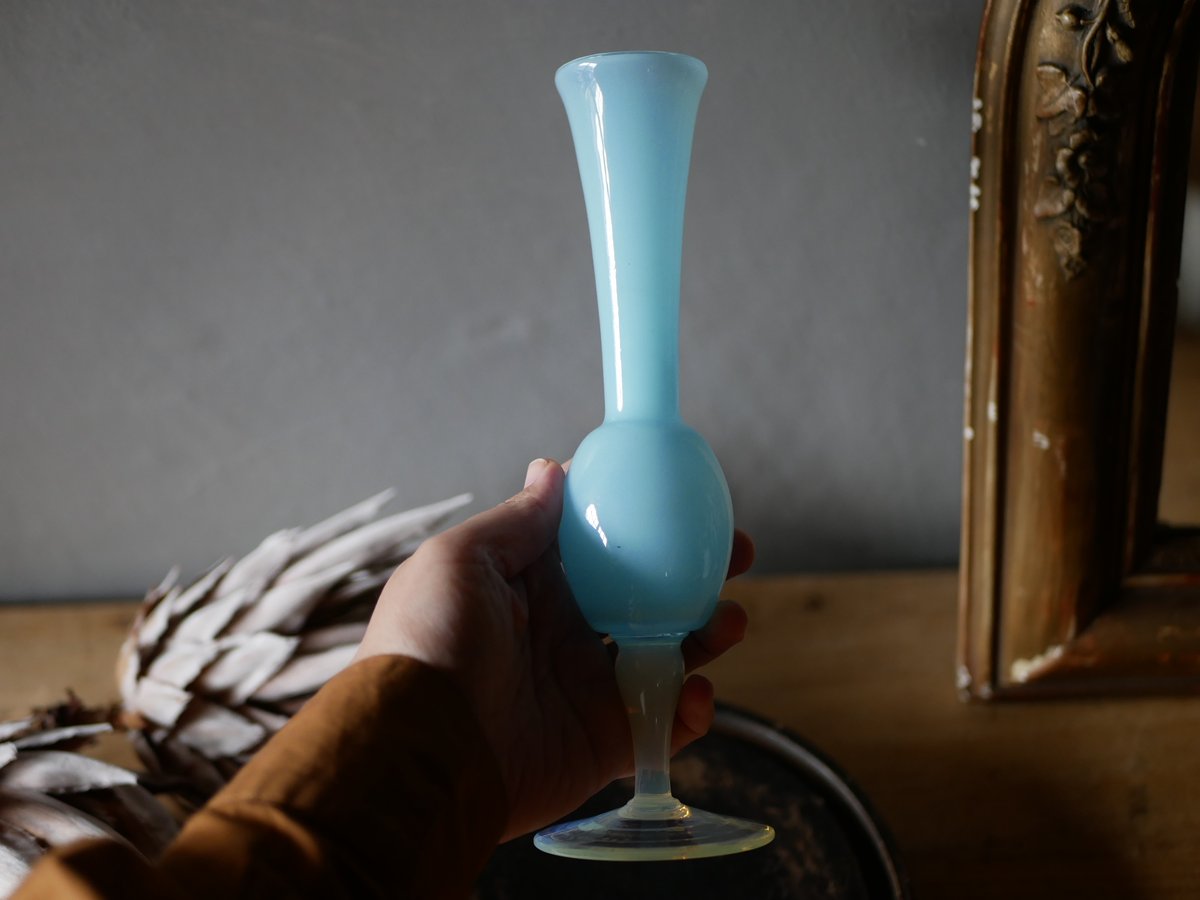 ブルーのオパリンガラス フラワーベース フランスヴィンテージ