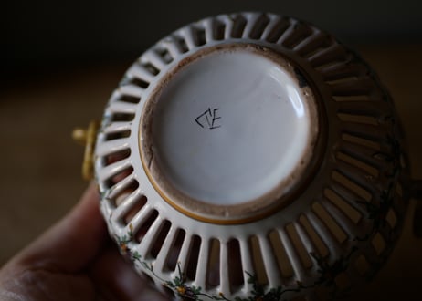 パニエ形　陶器の器　フランスアンティーク　アンティークのある生活  ブロカント