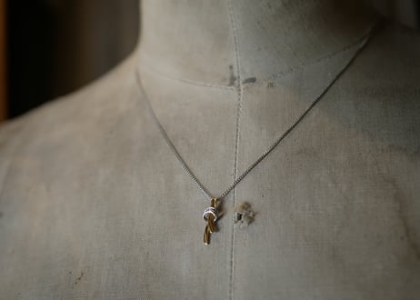 【FN-16】K18  リボン　ネックレストップ　ヴィンテージネックレス　ヨーロッパヴィンテージ