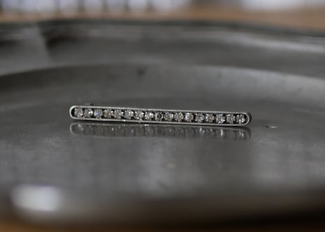 ラインストーンのシンプルブローチ　フランスアンティーク　ブロカントのある暮らし