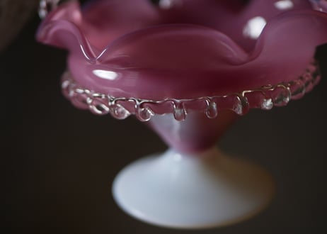 ピンクガラス　花リムのパニエ　バスケット形　ボンボニエール　アンティーク　ヴィンテージ