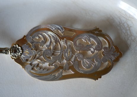 Cake server, Minerve