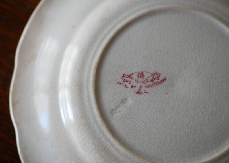 フランスアンティーク　クレイユ　グリザイユ　プレート　ポリクローム　うさぎと少女 フランスアンティーク クレイユ グリザイユ プレート ポリ