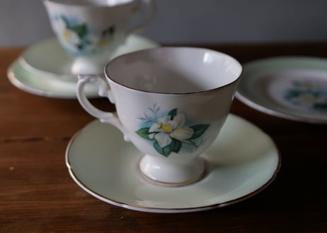 Royal Grafton ロイヤルグラフトン トリオ 英国ヴィンテージ　カップ＆ソーサー