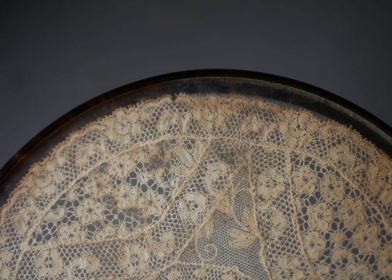 クロッシェレース ガラスのドレッシングトレイ フランスアンティーク