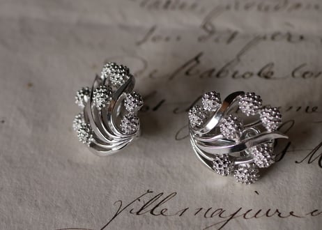 Mimosa, Trifari earring